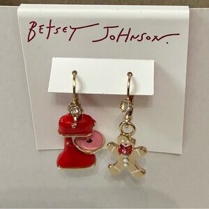 🎄Betsey Johnson Red and Tan Mixer Earrings